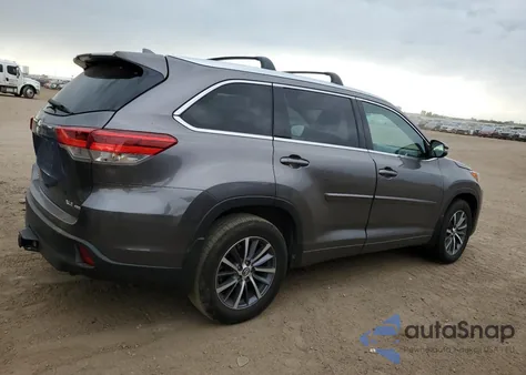 2018 Toyota Highlander Se z USA, uszkodzony, nr VIN 5TDJZRFH6JS828290